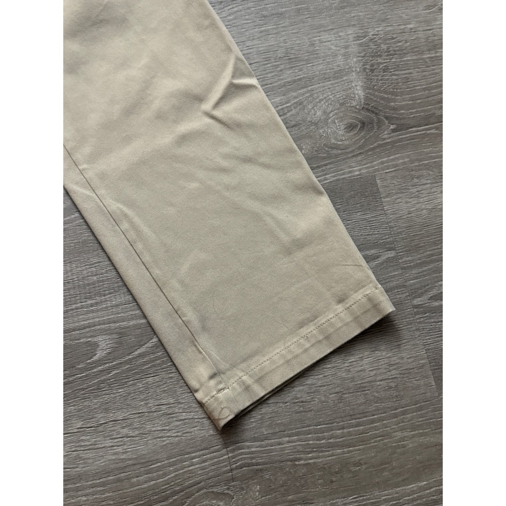 Under Armour Men Loose Fit‎ Chino Pants Khaki Size 34x32 athletic outdoor - Picture 3 of 6